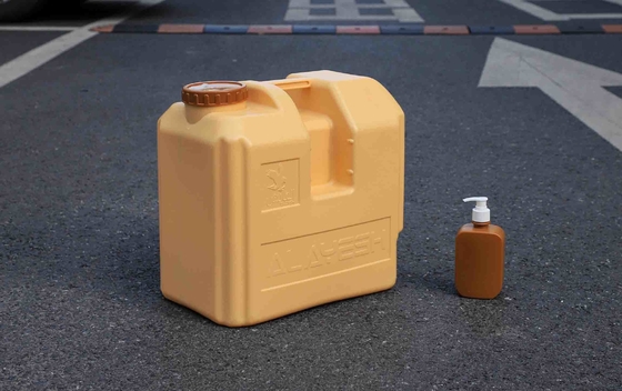Farbgeschneiderter 20-Liter-Eimer mit Wasserhahn für die Harzindustrie
